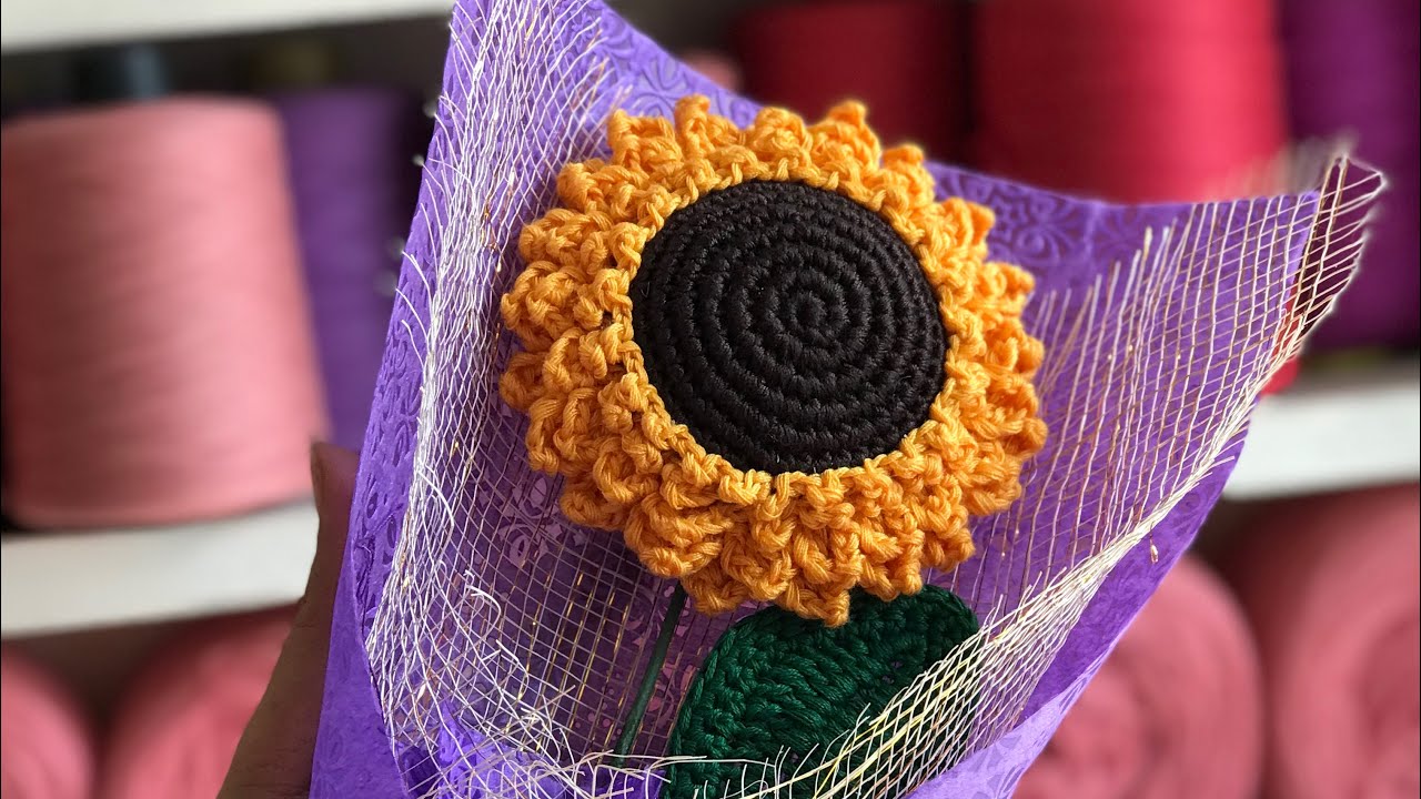 How to Crochet a Sunflower * Moms and Crafters