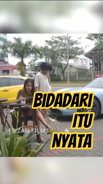 Cewek ini cantik dan baik hati 🥰🥰 #prank #feedshorts #automobile #hiburansegar