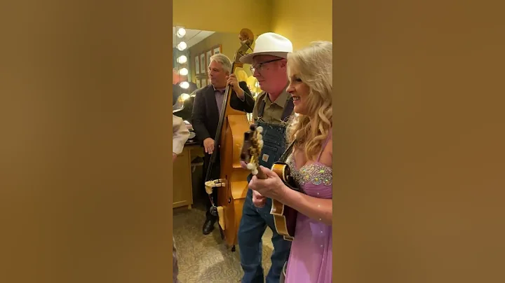 "Little Maggie" Appalachian Road Show + Rhonda Vin...