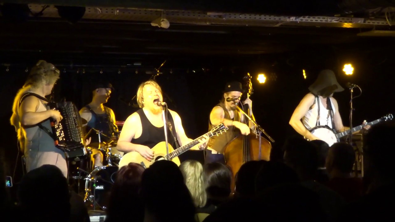 Steve 'N' Seagulls - Thunderstruck [HD] (AC/DC Cover / 2017 live ...