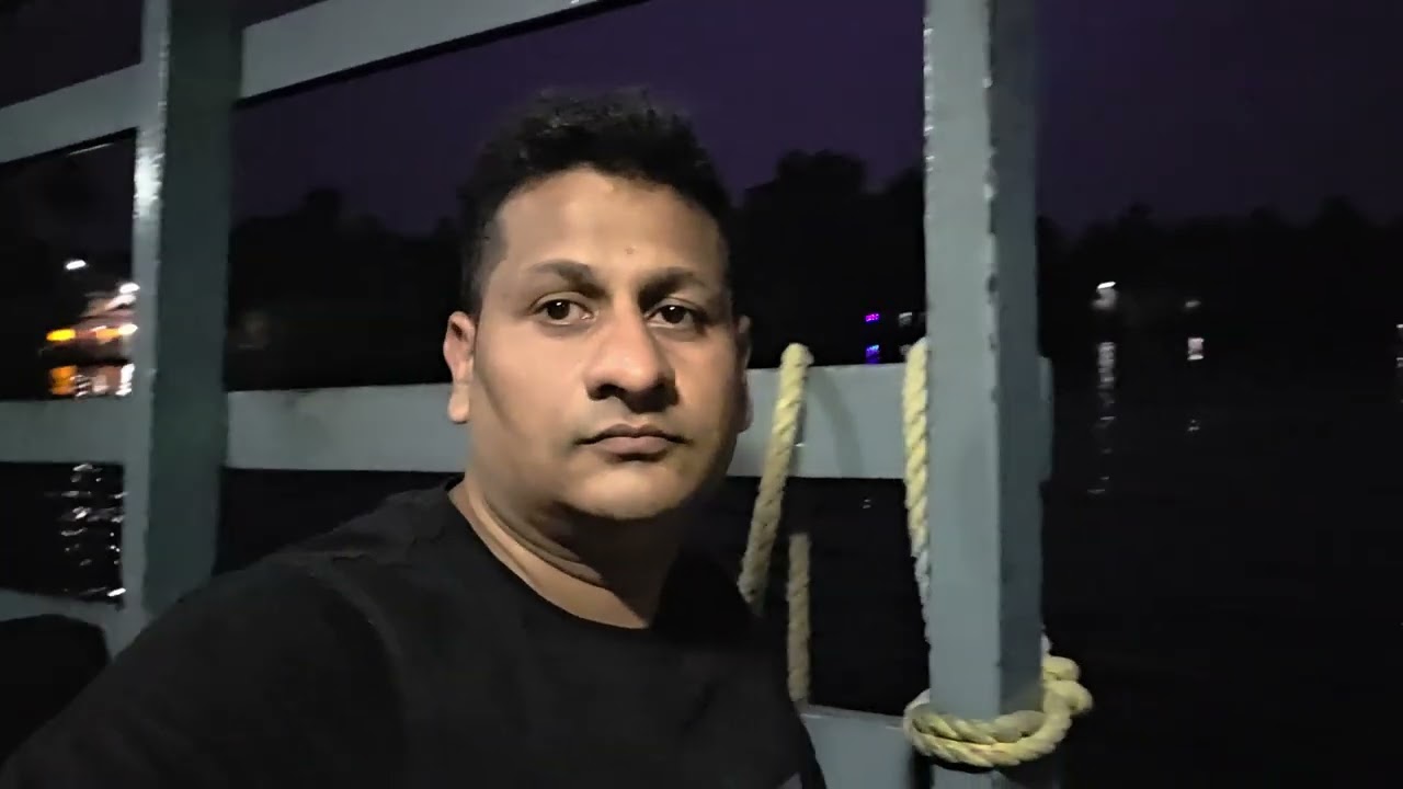 एलेप्पी, जिसे आधिकारिक तौर पर अलाप्पुझा कहाजाता है , केरल (भारत) का एक प्रसिद्ध पर्यटन स्थल है