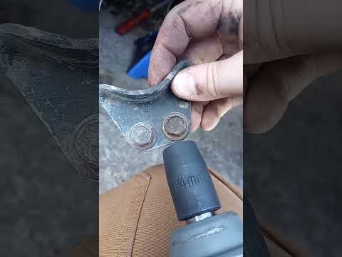 CV Axle Removal Passenger/Right Side Infiniti G35 x (part 2)