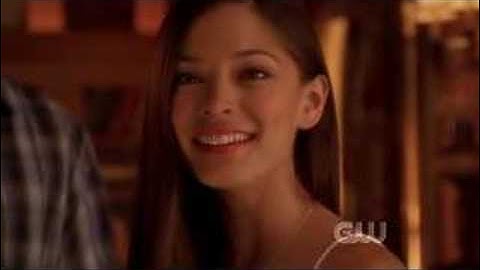 clark meets kara and so does lana in a very awkward way