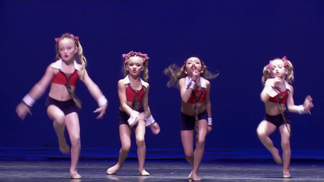 Dance Moms - Gossip Girls (S6, E30)
