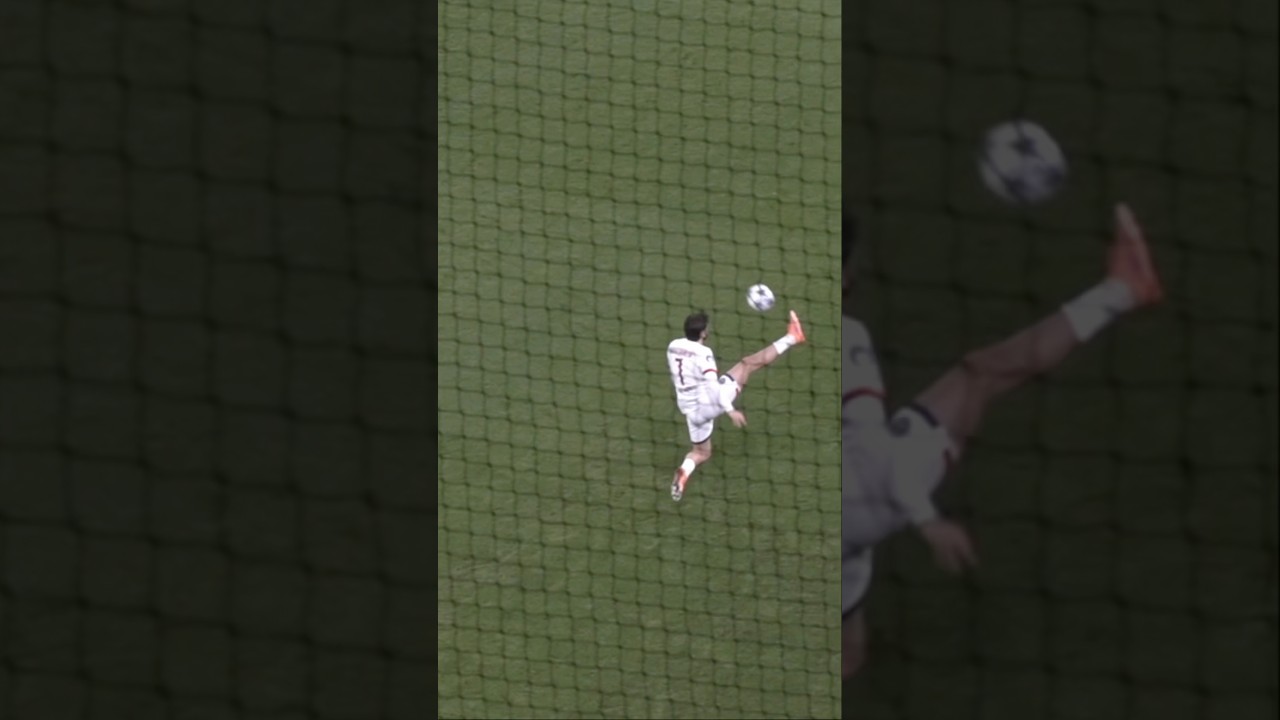 Kvara’s insane control 🤯🦅