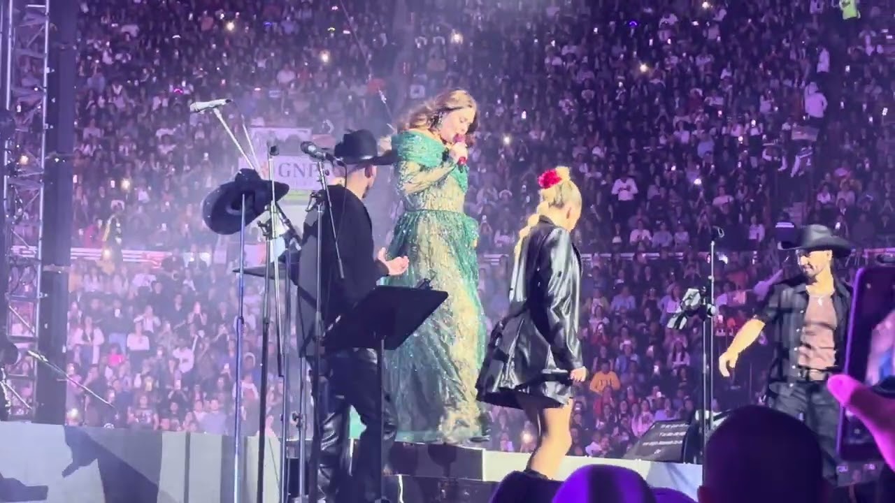 Lo que son las cosas. Yuridia Sin llorar tour Monumental Plaza de Toros