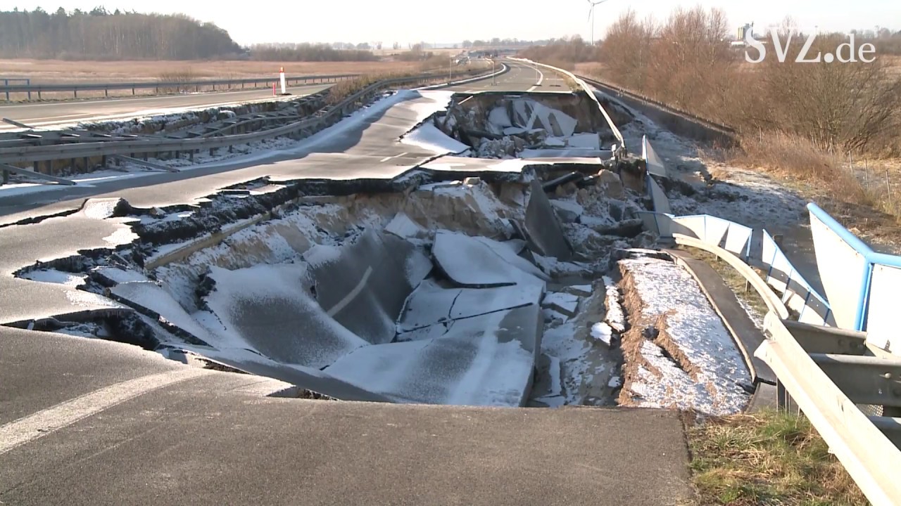 Loch von abgesackter Autobahn 20 bei Tribsees wird immer größer