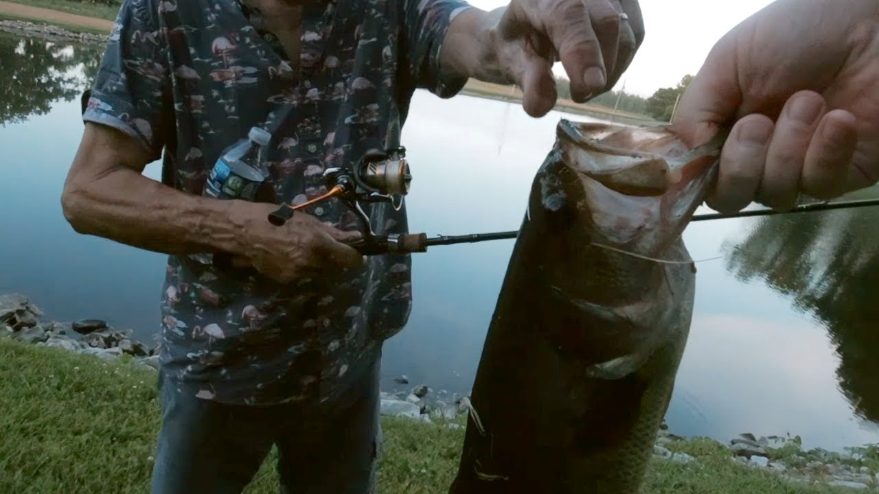 Breaking My Bass Fishing Curse | Googan MONDO WORM (Kayak/Pond)