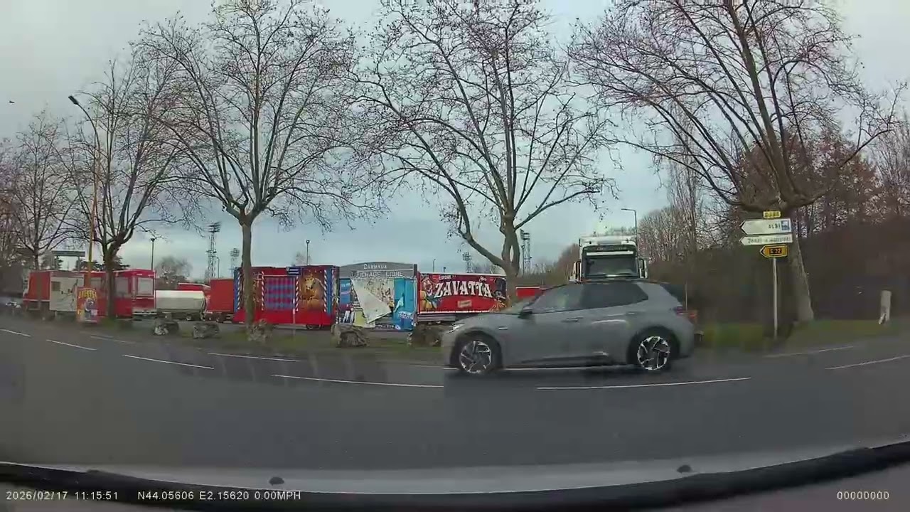 LE CIRQUE EST DANS LA PLACE