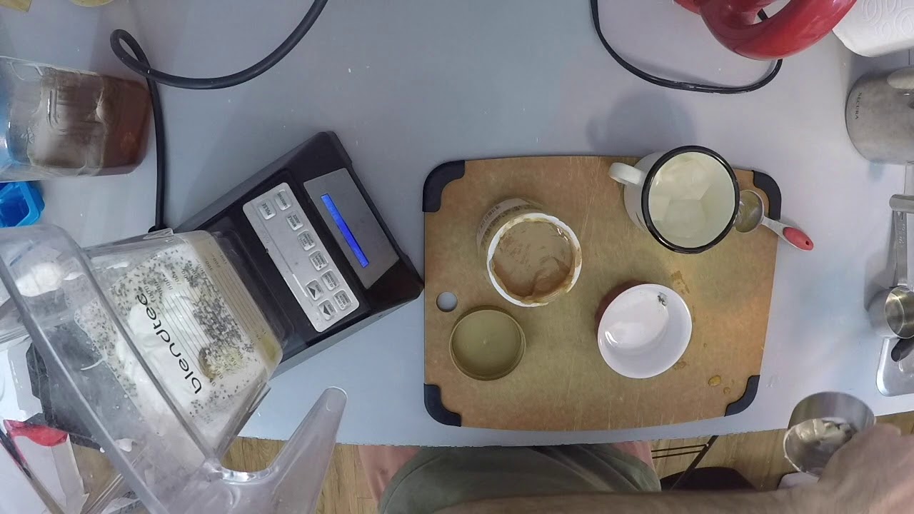 How to Make a Peanut Butter Banana Smoothie | The Dolce Diet - YouTube