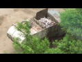 Мусоровоз МКМ-2 на шасси ЗиЛ в работе. ZIL garbage truck is lifting up some trash