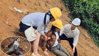 An unexpected incident occurred that caused Nhat pain, which worried Mui and Van