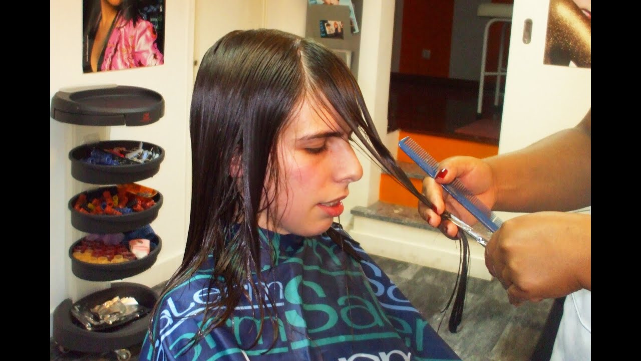 Dramatic Haircut Tired Of Very Long Hair She Got A New Hair Look