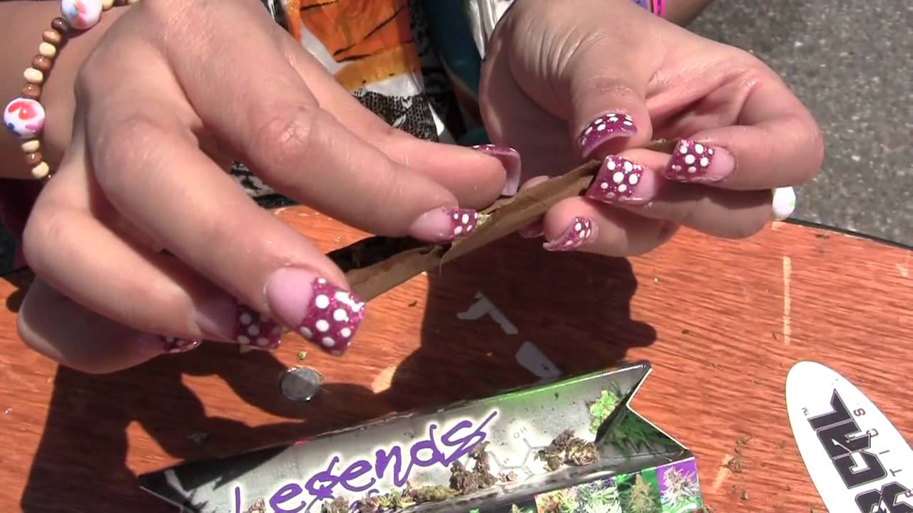 High Times Medical Cannabis Cup SF 2011: Miss HT Contestant Rolls A Blunt