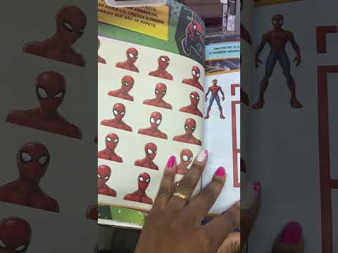Álbum com 500 Adesivos do Homem-Aranha