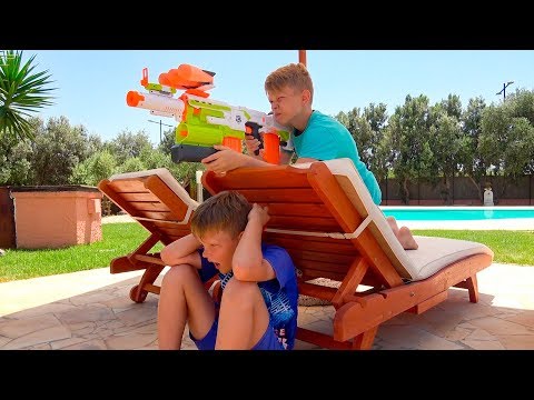 София спрятала братьев вещи. Нерф битва. Брос шоу