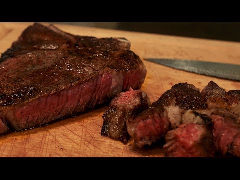 cooking-steak-with-a-cast-iron-skillet