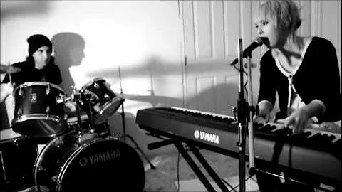 "Bulletproof "- La Roux, Chelsea Turner and Troy B...