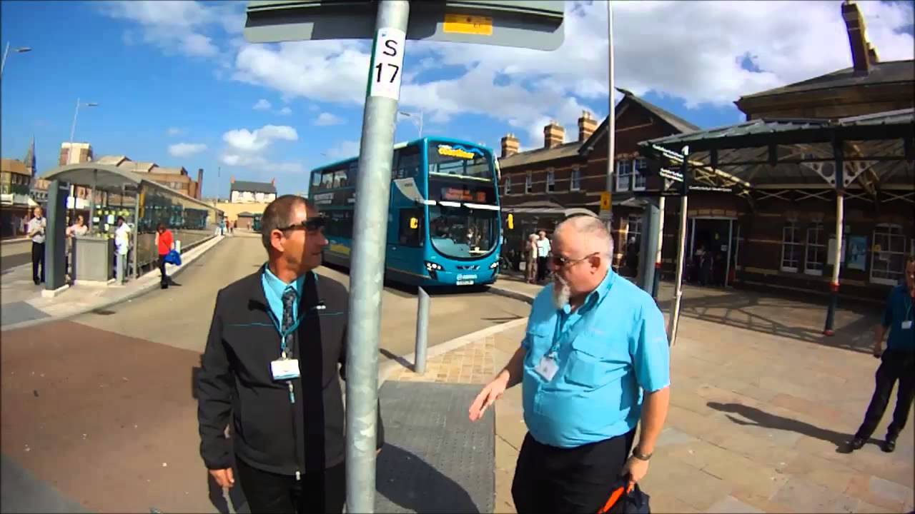 CX61CDV - Bus drivers gang up on cyclist