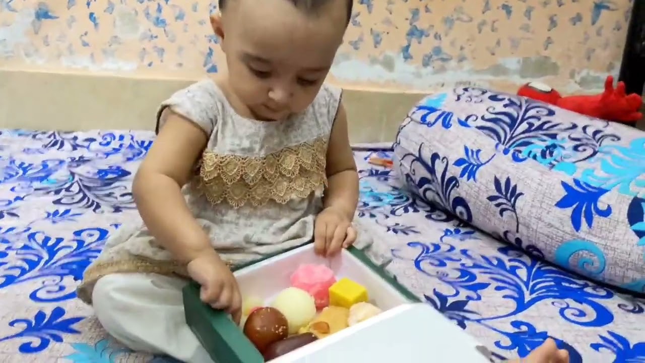 Baby Walk Happy with sweet 😂- बच्चा मिठाई के साथ खुश होकर चलता है