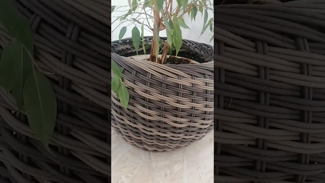 Кашпо из полиротанга, комбинированное плетение.