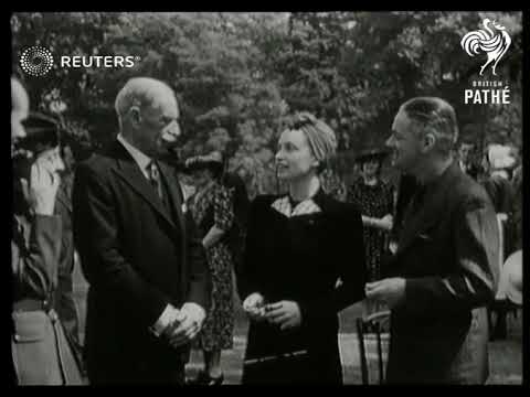 Lord Nuffield and Mrs. Edward Murrow visit Guy's Hospital evacuees (1941)