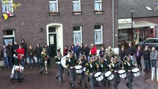 Schutterij St.Martinus 01-2 Optocht 22-4-2012.