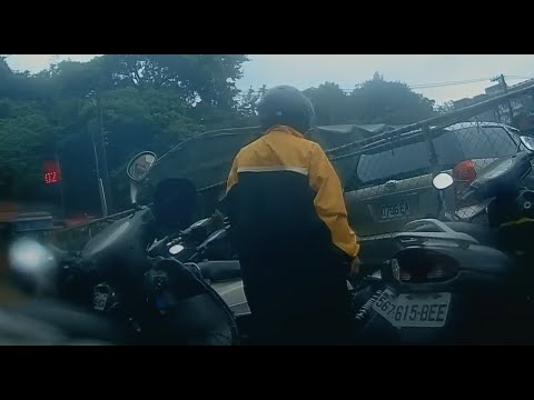 【車禍影片】 這種撞到應該要報警對嗎？（2023.05.08 台北市文山區興隆路三段112巷