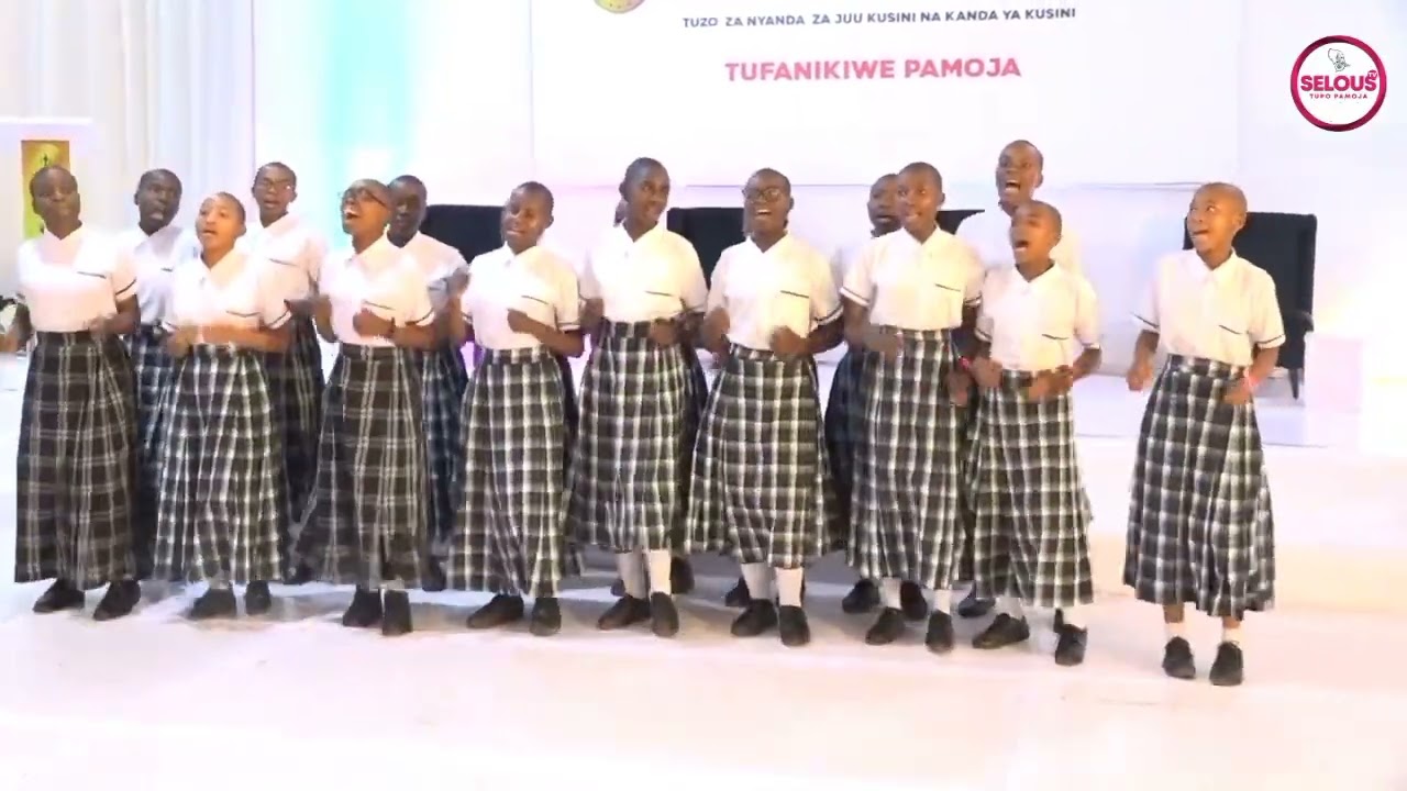 WANAFUNZI WA FEO GIRLS SEKONDARI WAKITOA BURUDANI