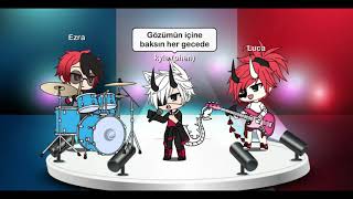 Yoluma Taş Koysalar Onu Severim