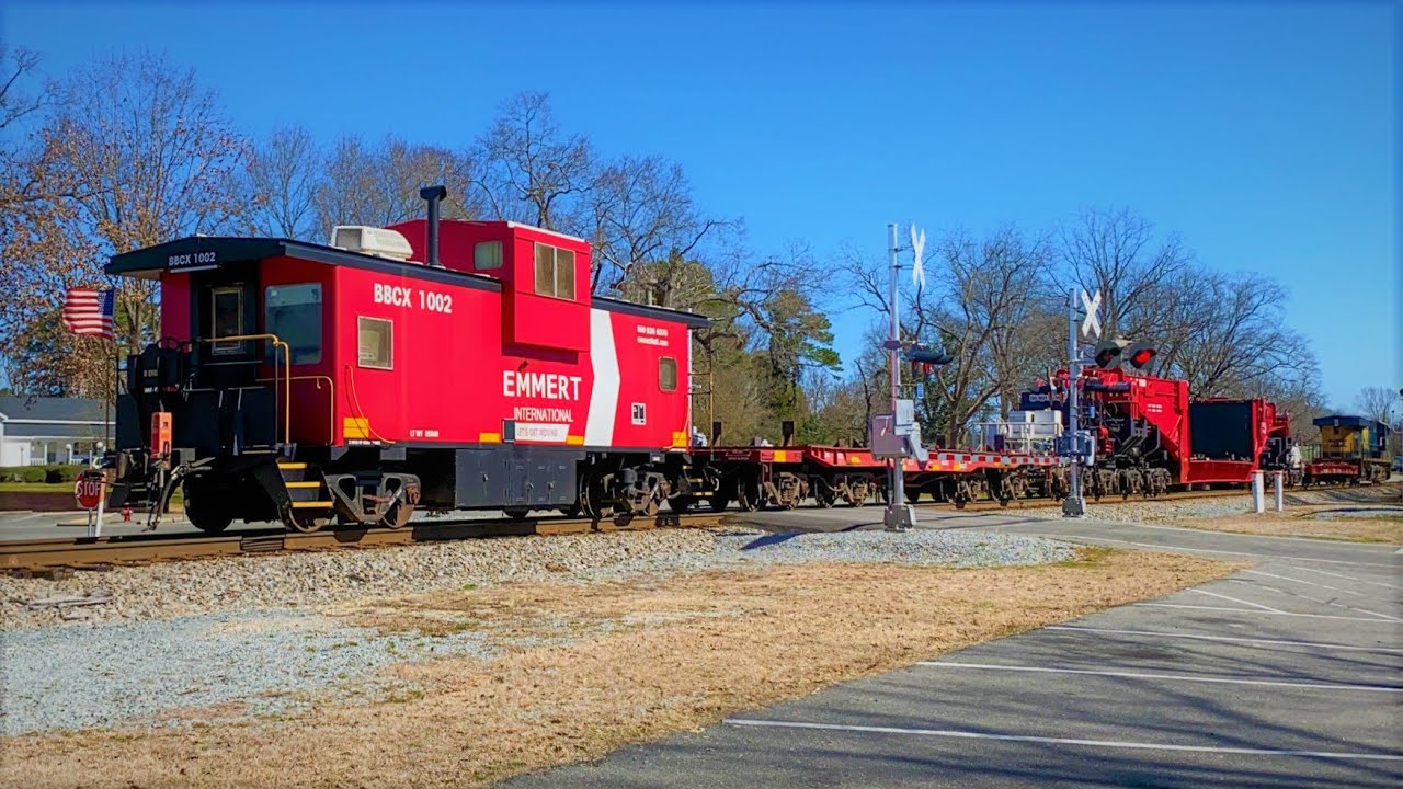 Emmert International Schnabel Car and Caboose on CSX W993-24