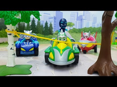 Мультики про машинки - видео для детей с игрушками Герои в масках - Опасность Ромео!