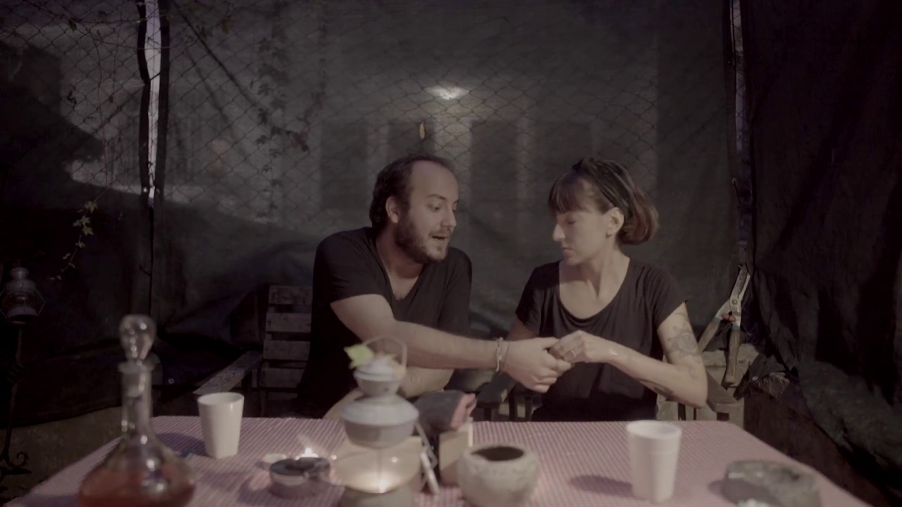 Bahçe Masası 4 Hiçbir Şeyin Hikayesi