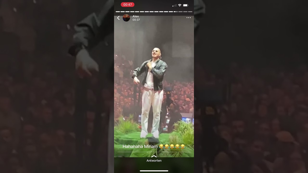 Apache 207 lacht über Fan ( ich will ein Kind von dir ) 😂🙈