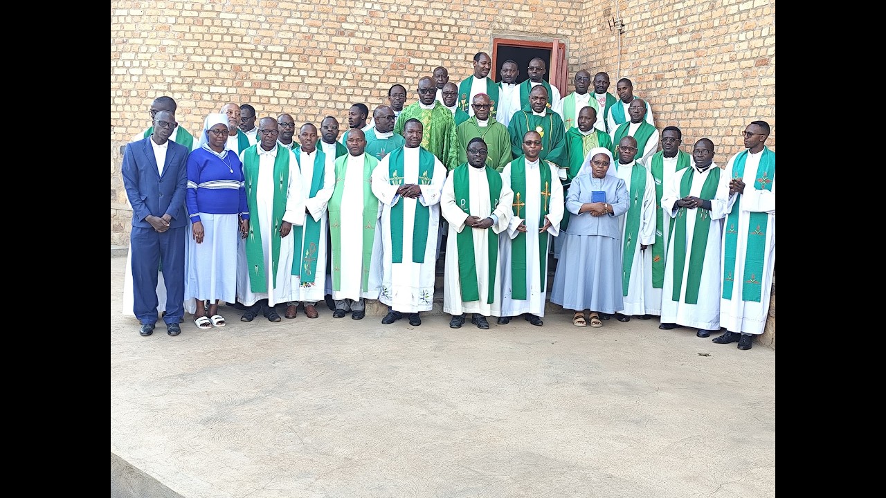 Mgr Dieudonné DATONOU Nonce Apostolique, visite dans le Diocèse de RUYIGI