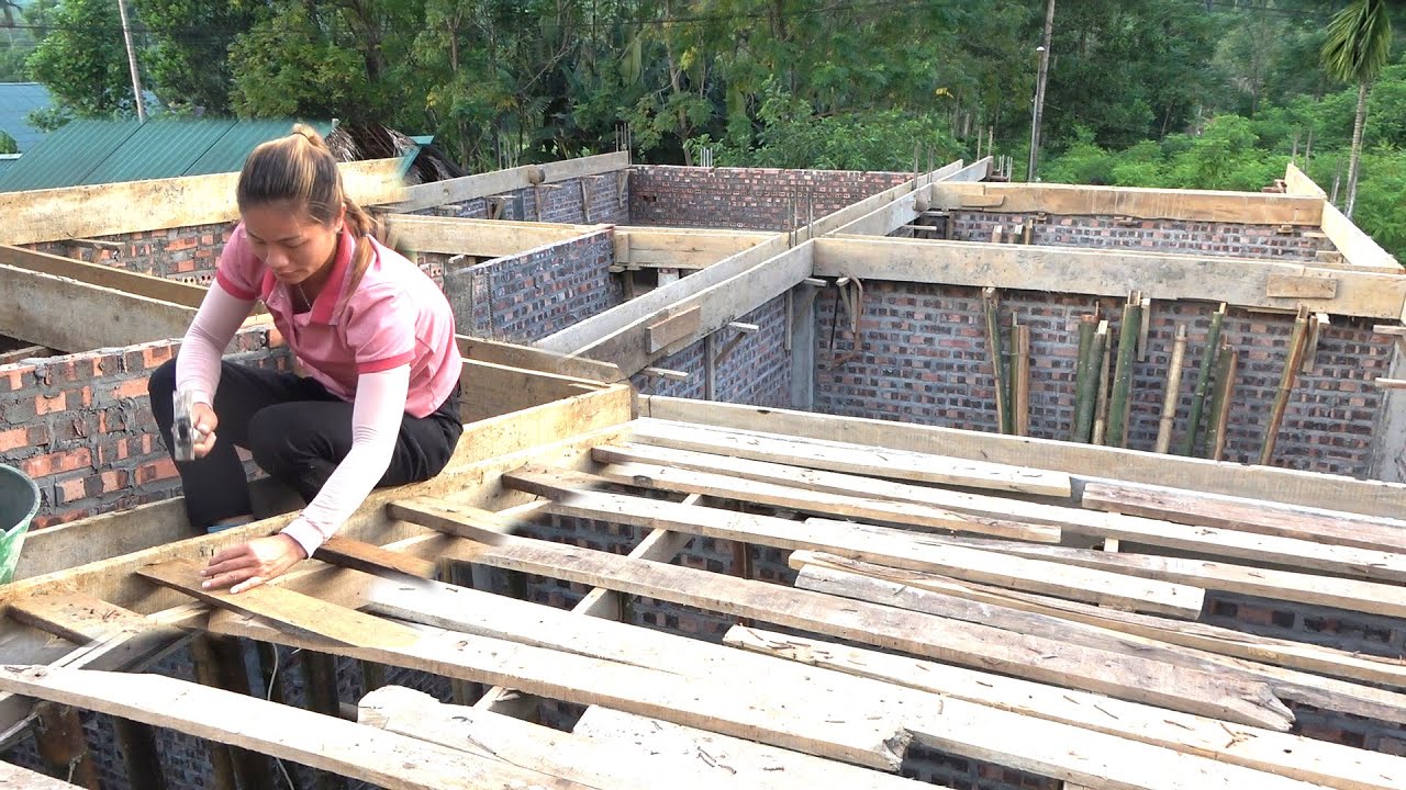 Complete the scaffolding stage to create a floor for pouring concrete for the flat roof