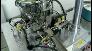 Automatic plastic rivet assembly machine