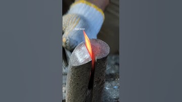 unique..‼️This is how a blacksmith makes a rubber tapping tool eye. #medievalblacksmith #fypviralシ