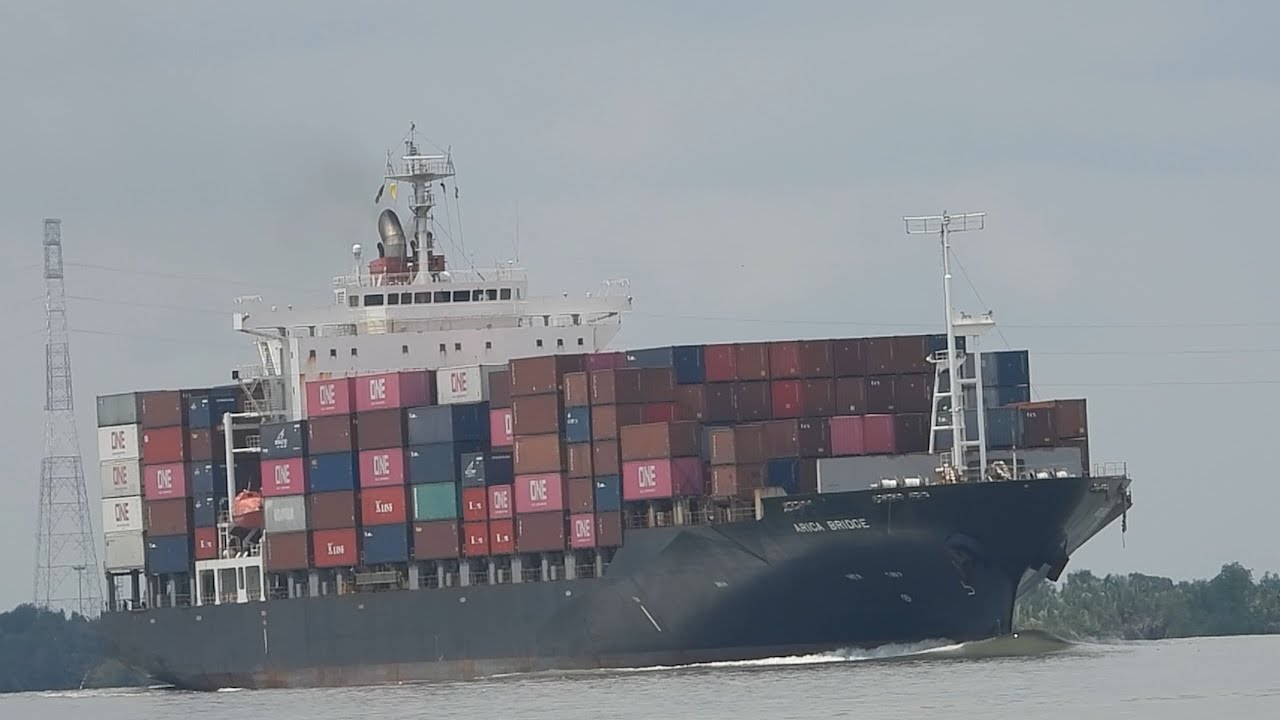Container Ship Spot Impressive moment on the river YouTube