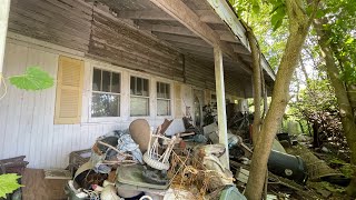 Exploring an Abandoned Hoarder’s House with Everything Left Behind