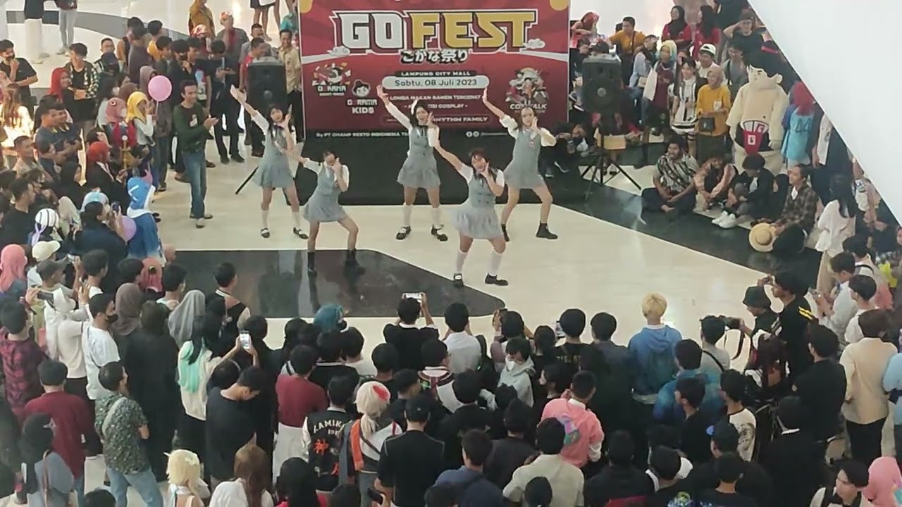 [Tower Cam] JKT 48 - Seventeen + Heavy Rotation by Frhythm 48 at GOFEST Lampung City Mall 230708