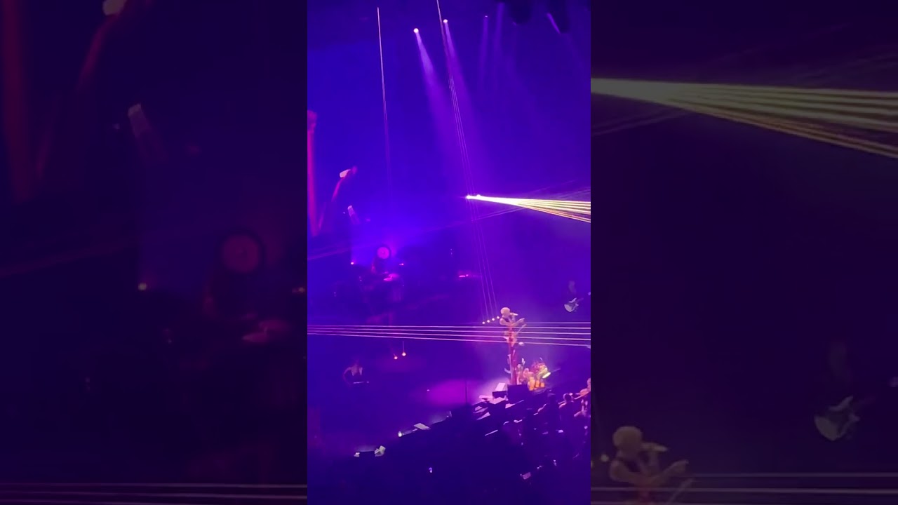 9 lives Machine Gun Kelly Niagara Falls 2023