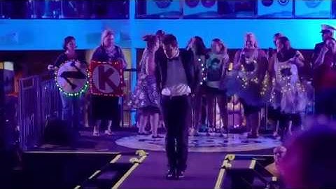 Jordan Knight dancing to Click Click Click (HD) - NKOTB Cruise 2017 - Blockhead Ball
