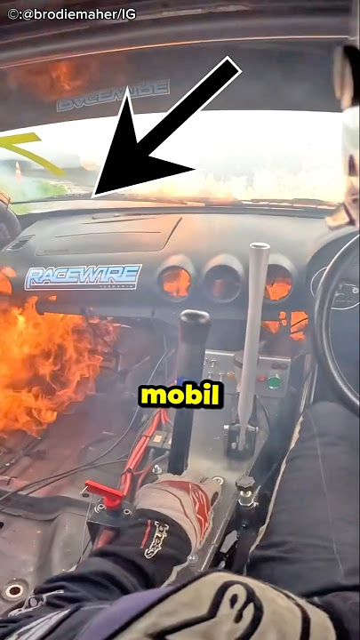 Mobil Terbakar! Nyawa Pembalap Terancam