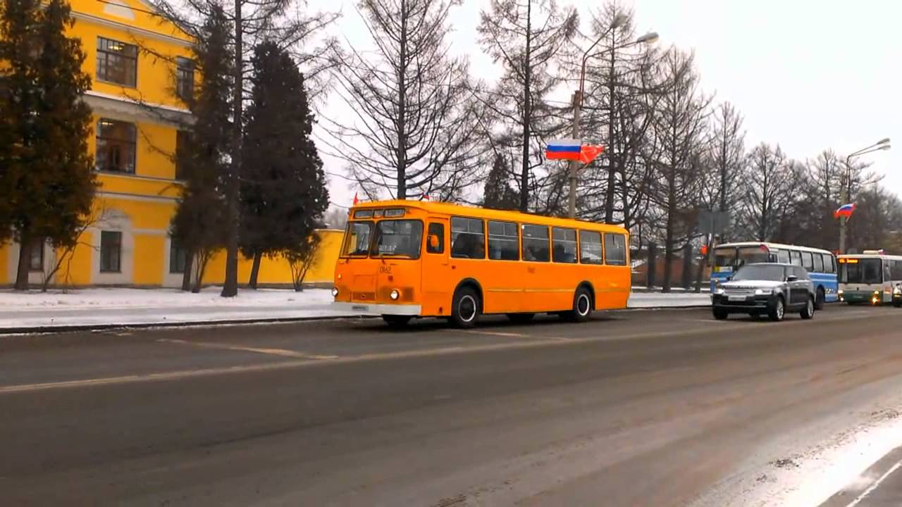 Парад старых автомобилей