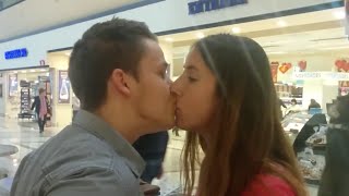 Magic Kissing Card Trick in Spain