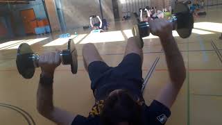 Push ups with dumbbells on the T-BOW® · Group Fitness at ASVZ