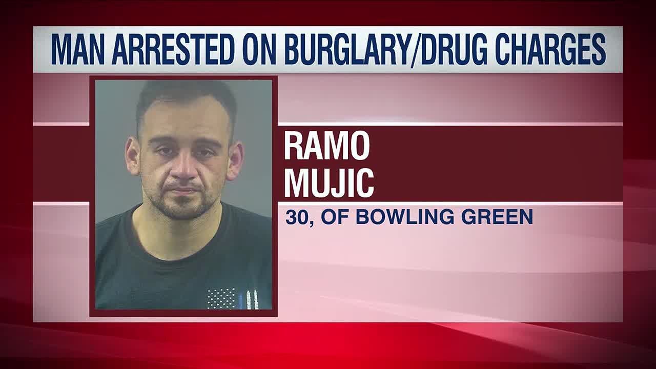Wanted Bowling Green man arrested after police scuffle at Walmart - YouTube