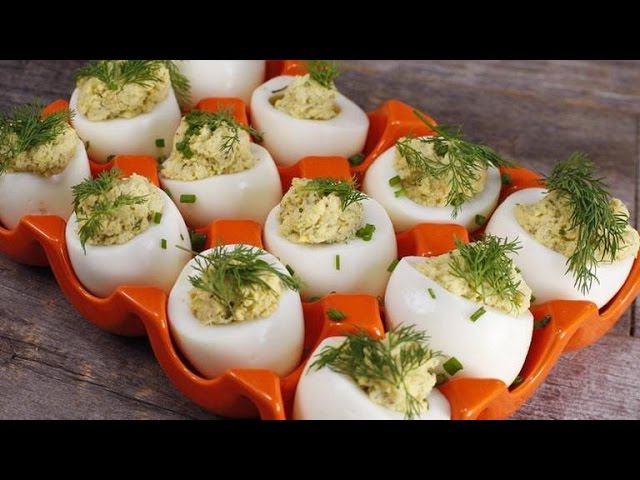 Old Bay Dilly Deviled Eggs with Crab | Rachael Ray Show