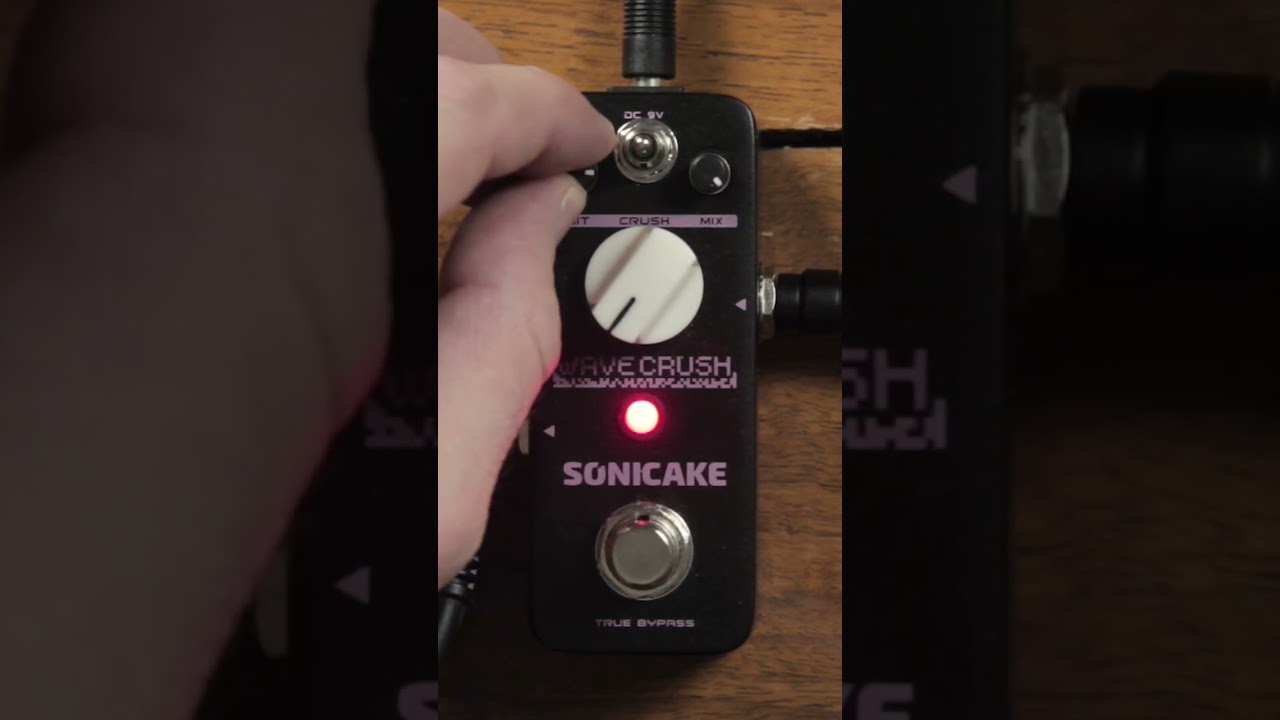 The Wavecrush pedal auf YouTube ansehen The Wavecrush pedal auf YouTube ansehen